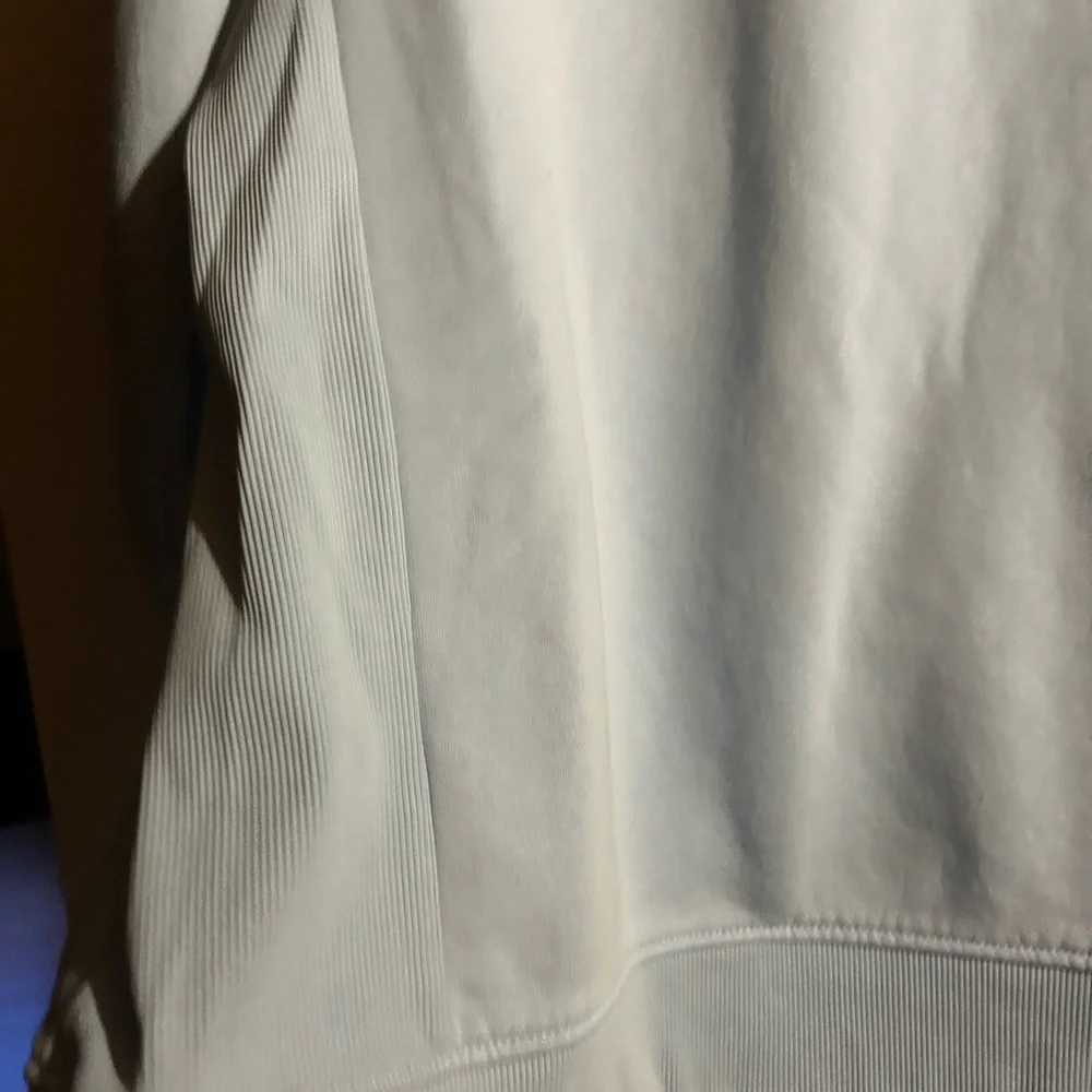 NWOT Carhartt Women's Block Logo
Graphic Crewneck Sweatshirt -
Moonstone - Picture 5 of 6